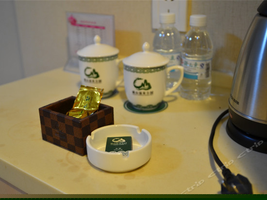 经济大床房（无窗）