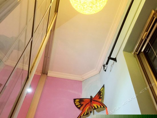 紧邻恭王府后海南锣鼓巷胡同四合院复式温馨二卧室