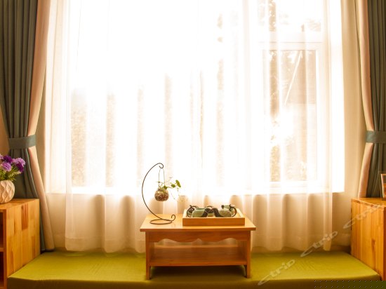 阳光舒适大床房