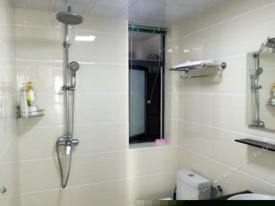 蓝色港湾阳台海景两房一厅