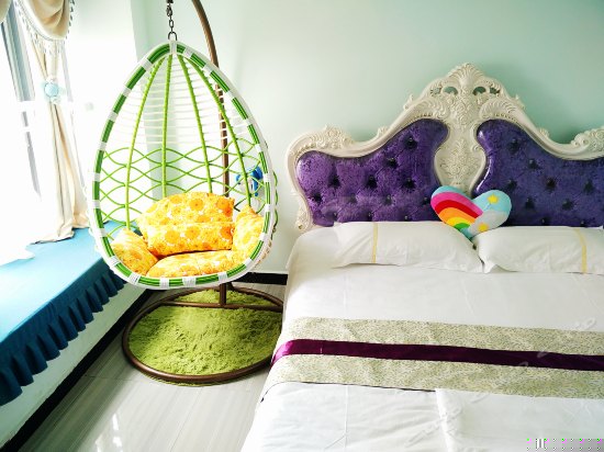 阳光豪华大床房