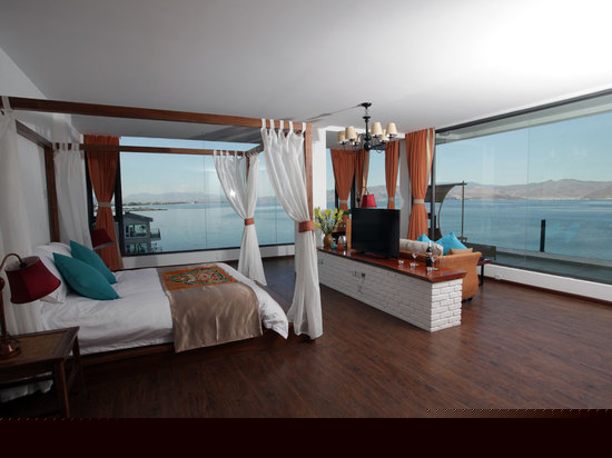 270度环视海景海上超豪华大床房