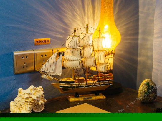 蔚蓝实光大床房