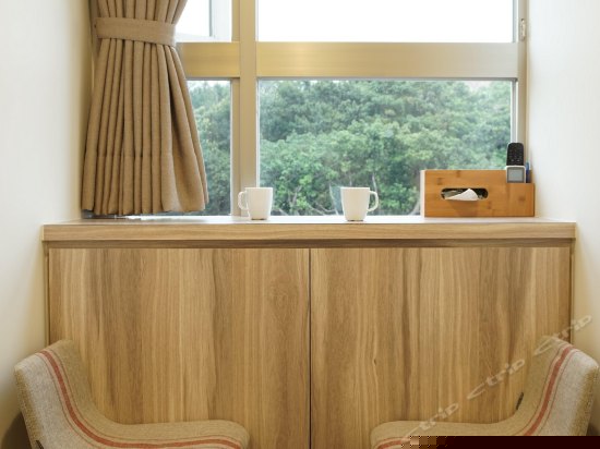 乡村风格温馨四人房