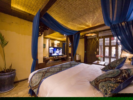 盛世霓裳豪华家庭房