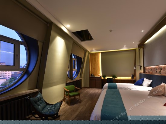 雅韵豪华家庭房