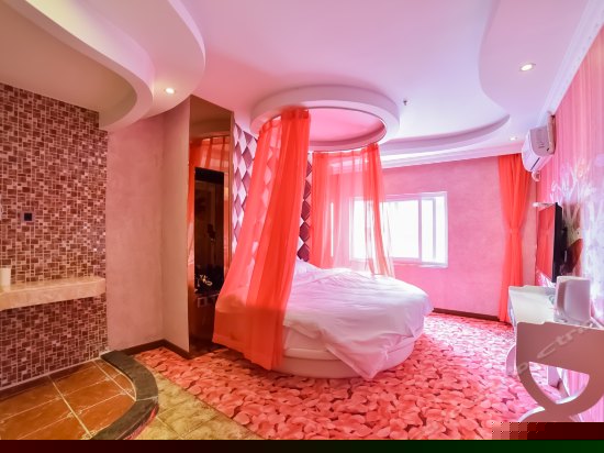 精品主题圆床房