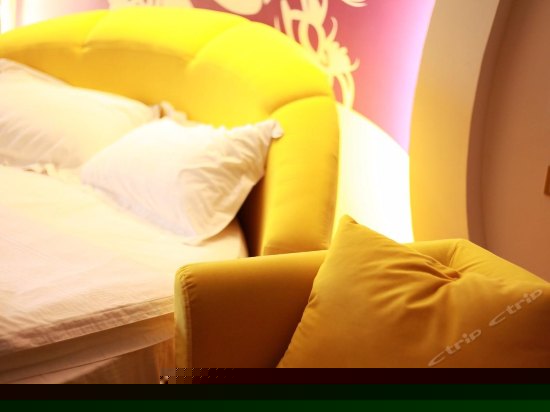 普罗旺斯圆床房