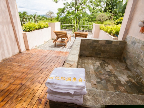 高级蜜月泡池房