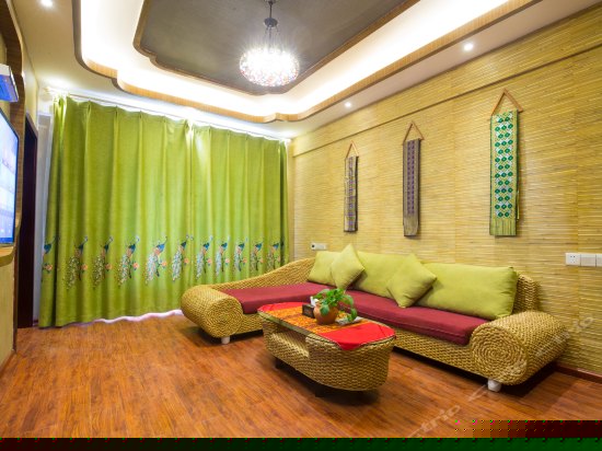 傣王宫庭两房一厅套房