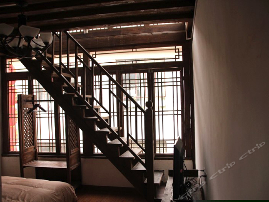 豪华大床复式房