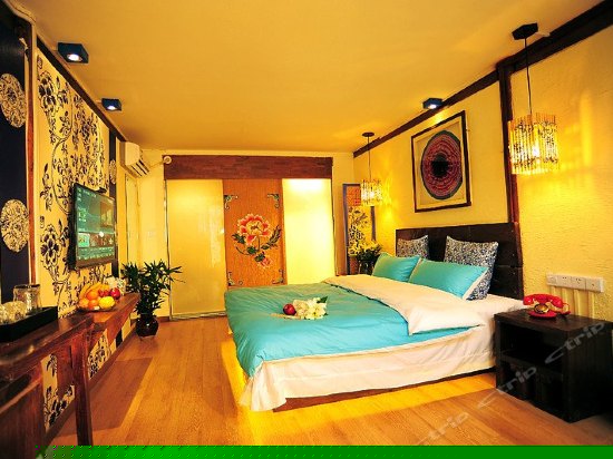 青瓷豪华浪漫大床房