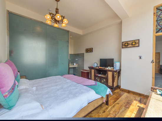 尘外园景大床房