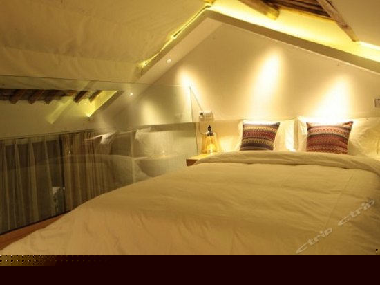 至尊蜜月海景大床房