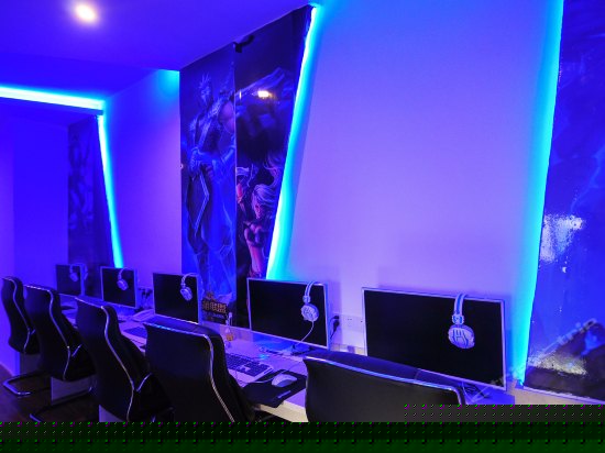 英雄联盟主题电脑房