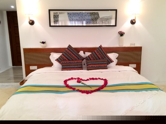 至尊蜜月海景大床房