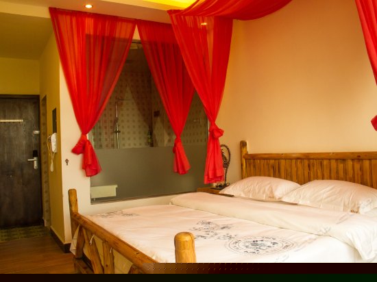 阳光蜜月大床房