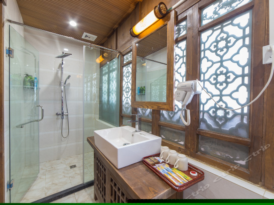 二号店豪华大床房