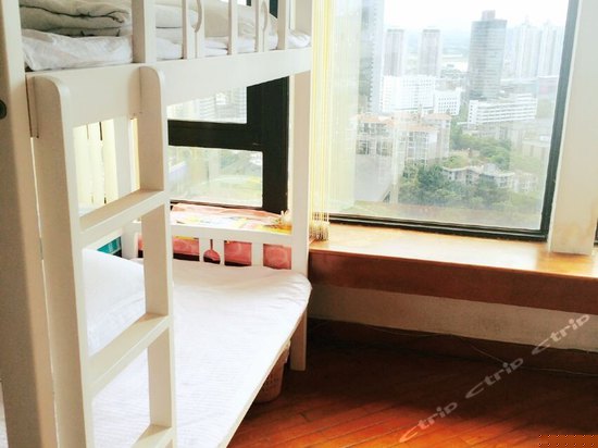 无敌风景女生六人间（床位房）