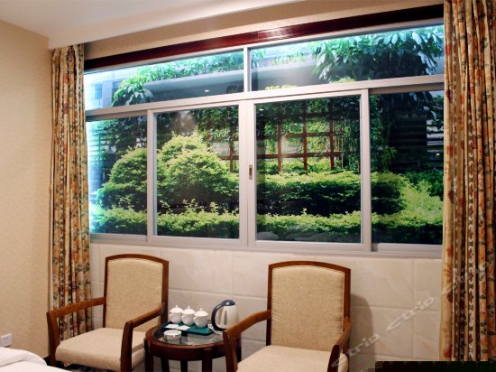 标准三人房(无窗)