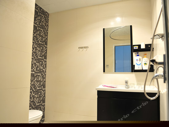 湖景豪华大床房