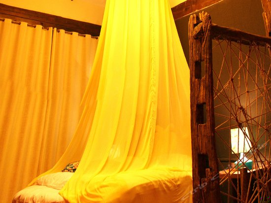 花香雨阁蜜月圆床房