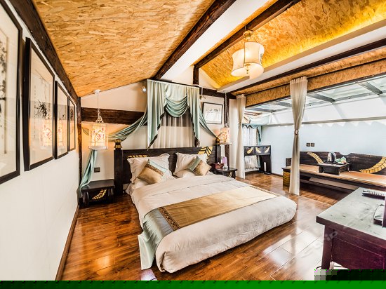 新妆蜜月圆床房