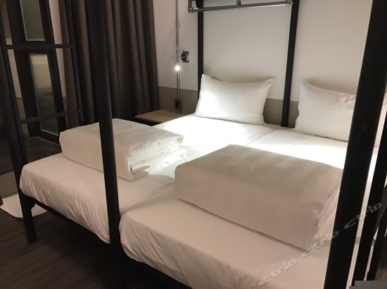 精致四人房上下铺（无窗）