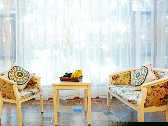 林荫海景蜜月房