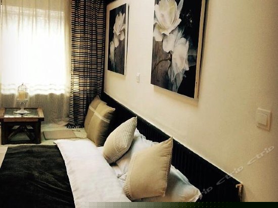 月思田园主题复式豪华套房