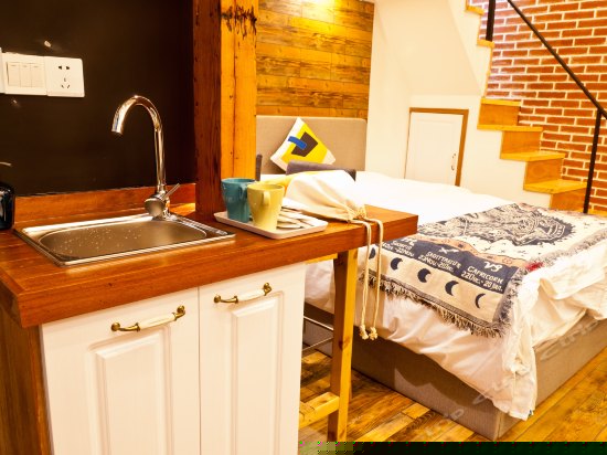 Loft复式庭院阳台四人间