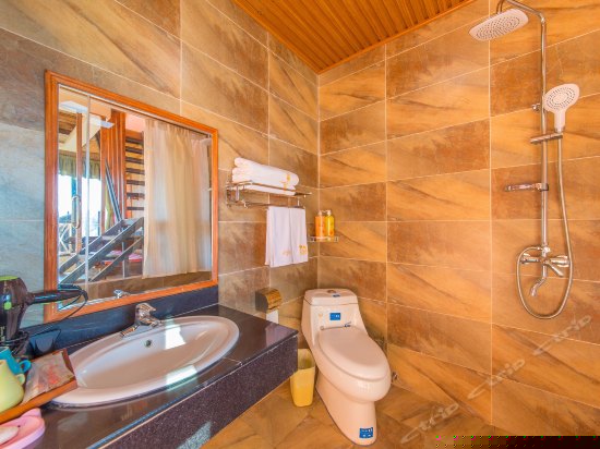 日姹·湖景露台复式房