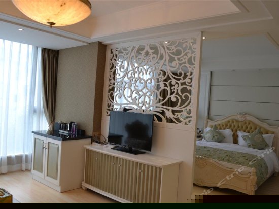 豪华别墅园景大床房