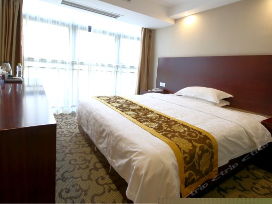 精品阳光大床房