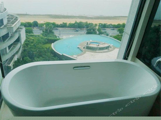 高层海景情侣水床房