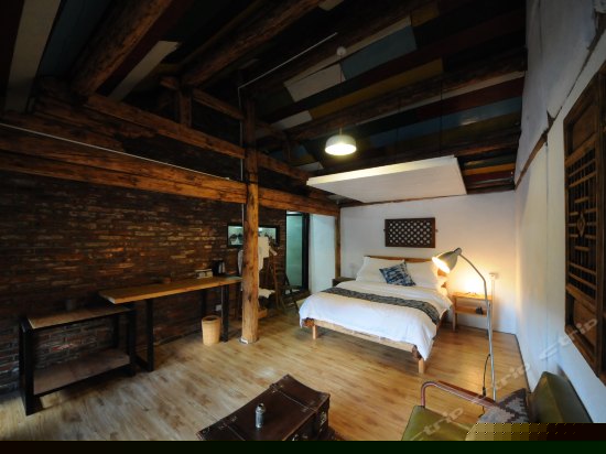 舍悲欢二楼简约单人间