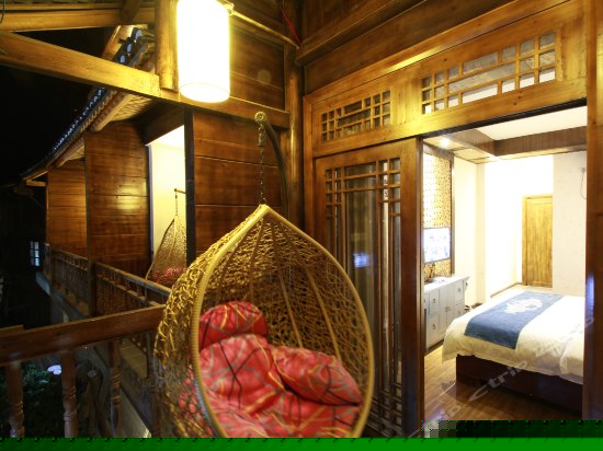 2楼豪华独立观景阳台大床房