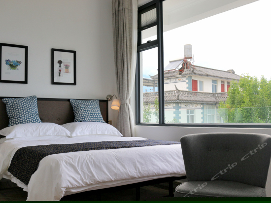 侧面海景大床房