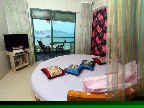 电脑豪华海景圆床房