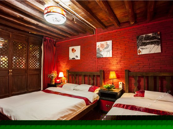 康乃馨红色温馨家庭房