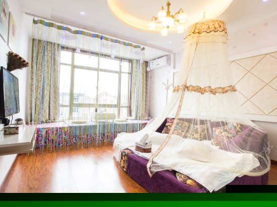 心花路放主题圆床房