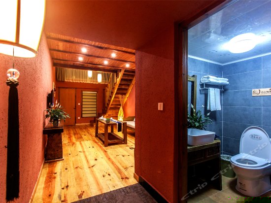 云集河景阳光大床房