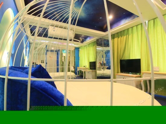 情侣主题圆床房