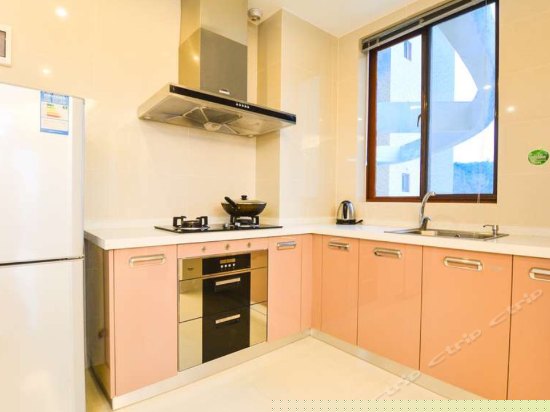 精装园景三室两卫两厅