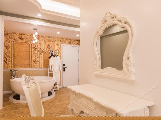 秘密花园高级主题房