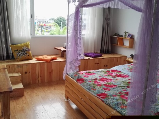 观景飘窗大床房