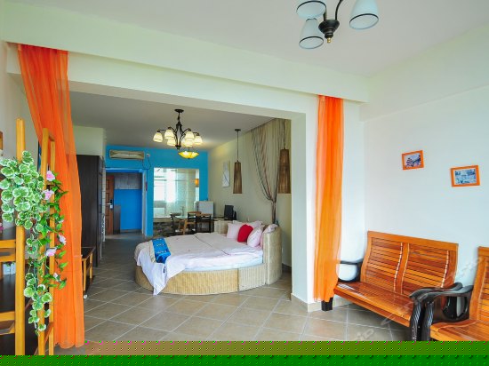 一线海景电脑圆床房