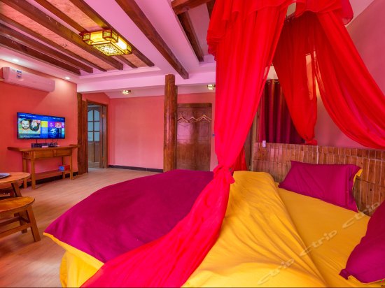 豪华浴缸圆床房