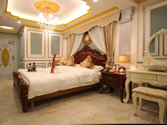 豪华宫廷大床房