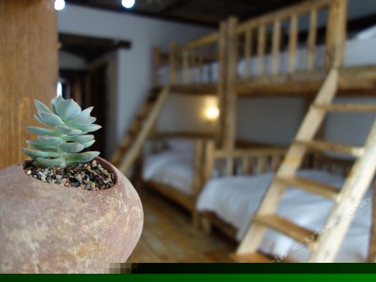 土家阁楼豪华四人间-天门山观景